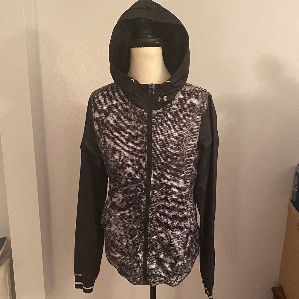 Under Armour storm wind breaker excellent condition size small